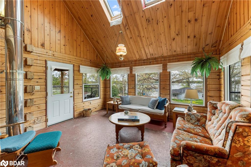 139 Hull'S Rd Road, North Kawartha Twp, ON - Indoor Photo Showing Living Room