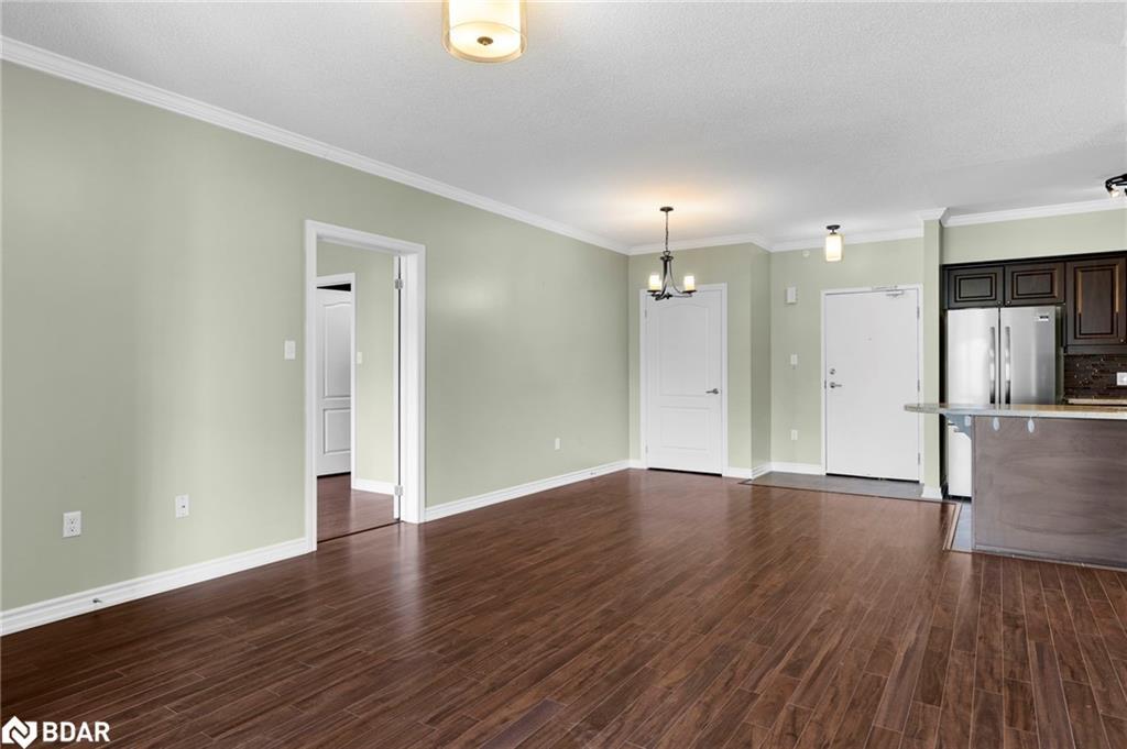 106-39 Ferndale Drive S, Barrie, ON - Indoor Photo Showing Kitchen