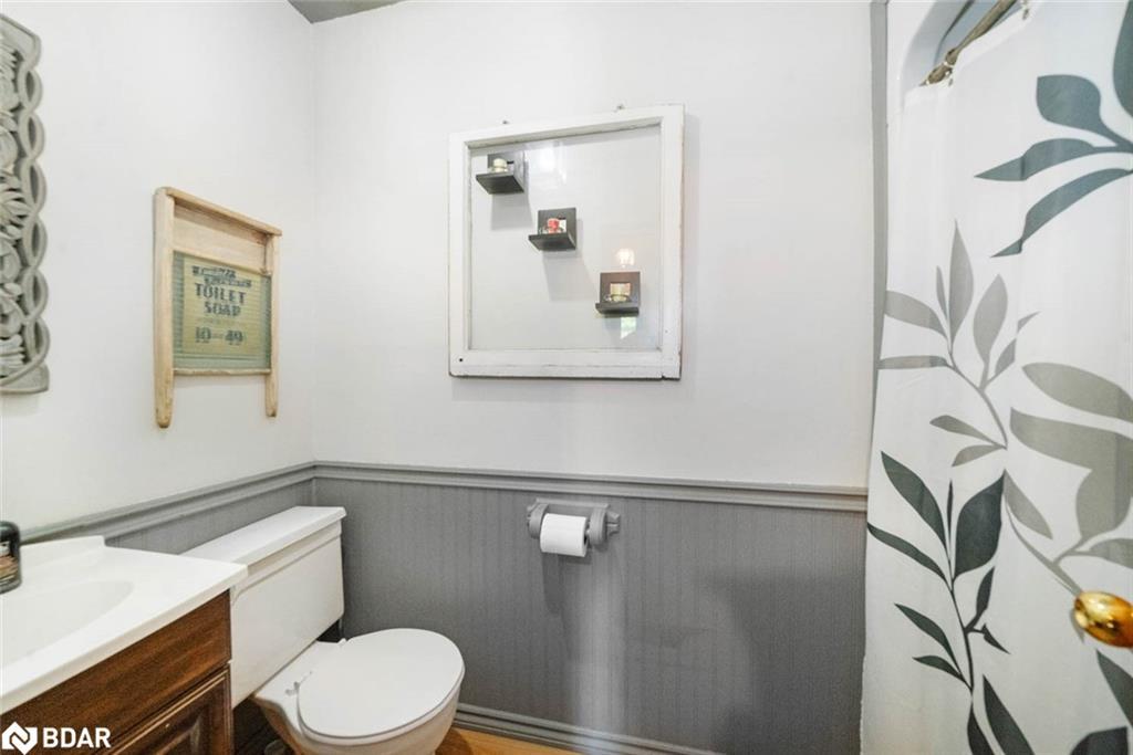 3923 Guest Road, Innisfil, ON - Indoor Photo Showing Bathroom