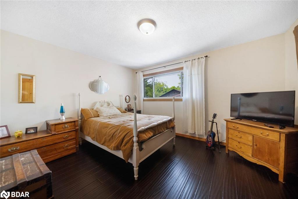 3923 Guest Road, Innisfil, ON - Indoor Photo Showing Bedroom