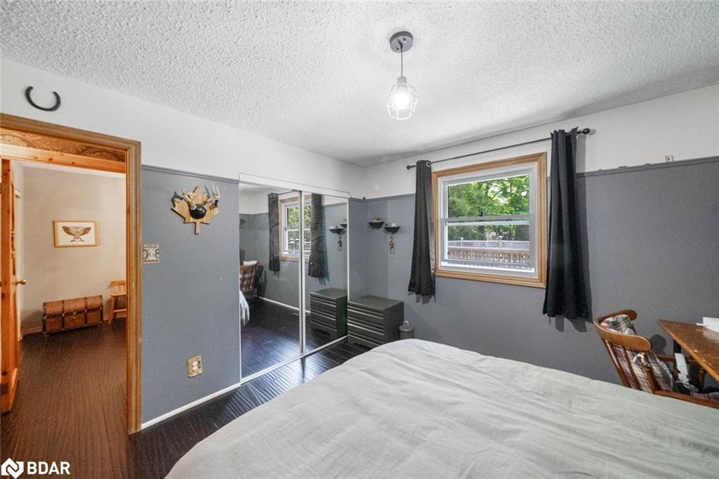 3923 Guest Road, Innisfil, ON - Indoor Photo Showing Bedroom