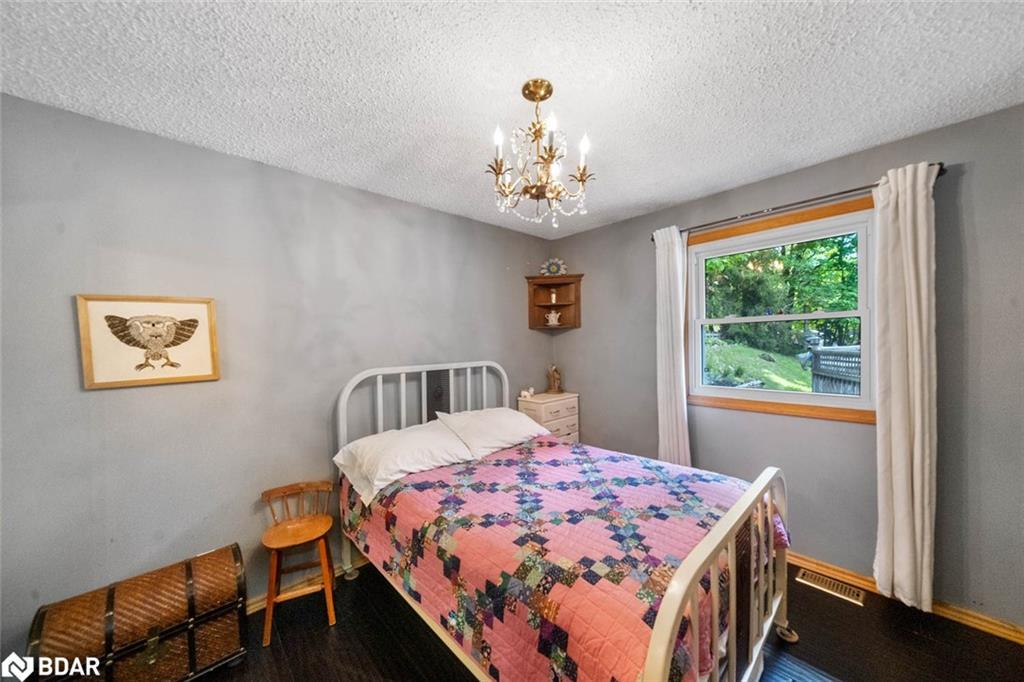 3923 Guest Road, Innisfil, ON - Indoor Photo Showing Bedroom