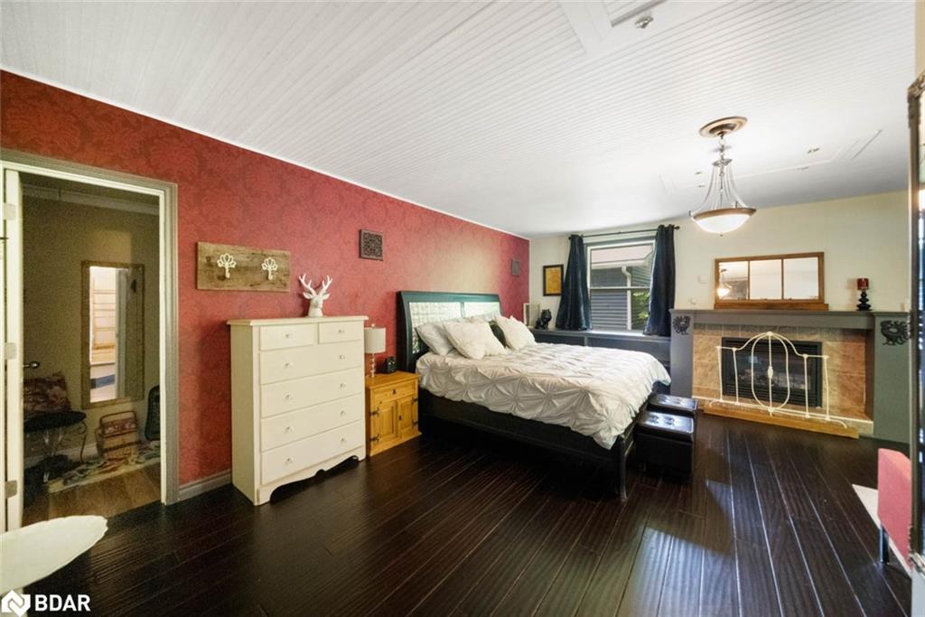 3923 Guest Road, Innisfil, ON - Indoor Photo Showing Bedroom