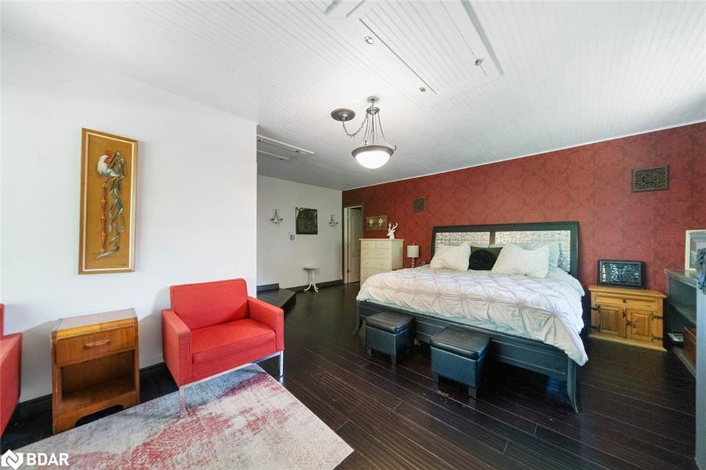 3923 Guest Road, Innisfil, ON - Indoor Photo Showing Bedroom