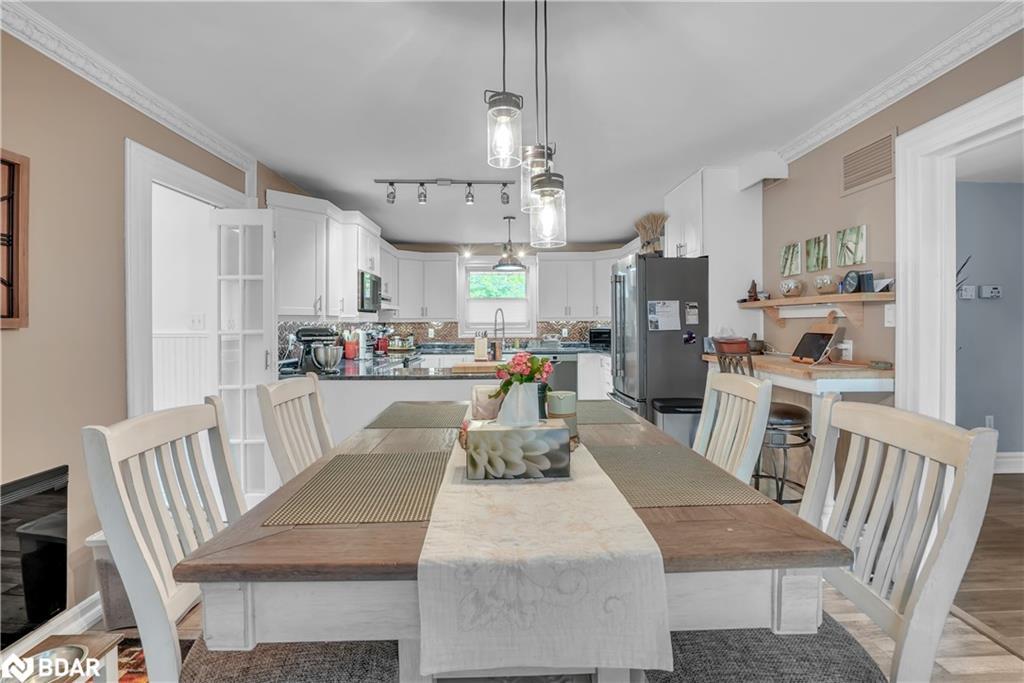 59 Withall Grove, Tiny, ON - Indoor Photo Showing Dining Room