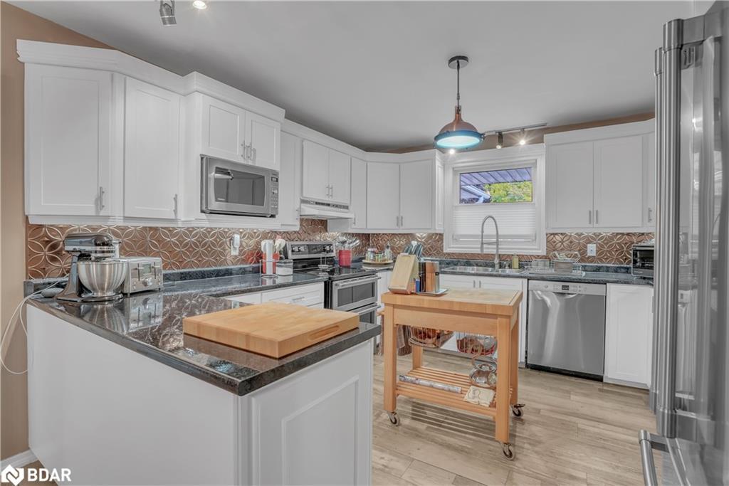 59 Withall Grove, Tiny, ON - Indoor Photo Showing Kitchen With Stainless Steel Kitchen With Upgraded Kitchen