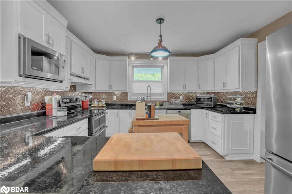 59 Withall Grove, Tiny, ON - Indoor Photo Showing Kitchen With Stainless Steel Kitchen With Upgraded Kitchen