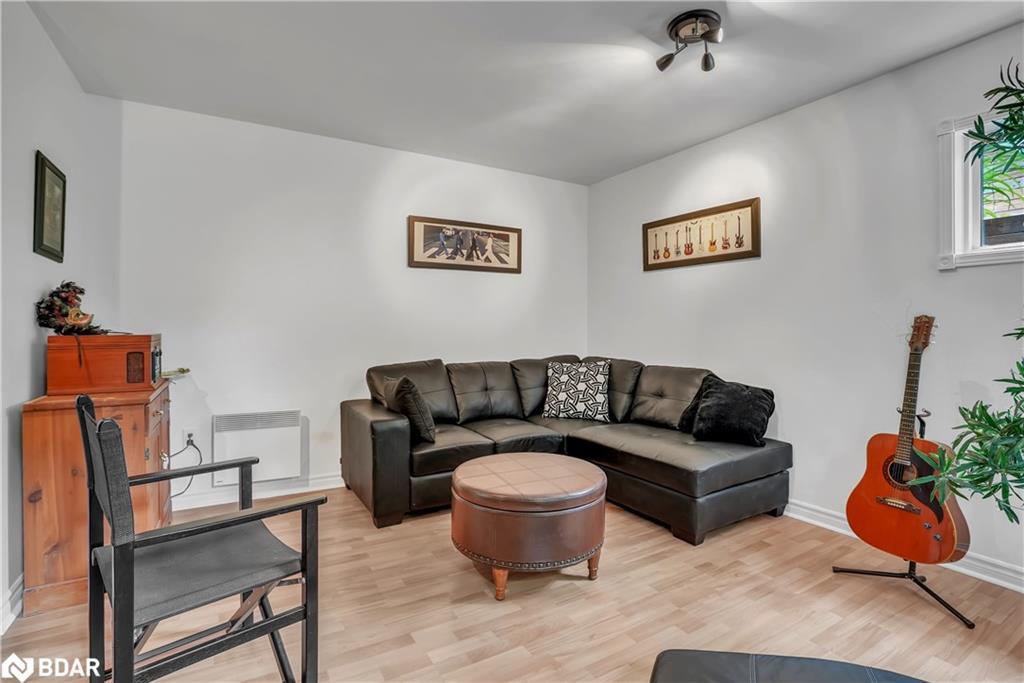 59 Withall Grove, Tiny, ON - Indoor Photo Showing Living Room