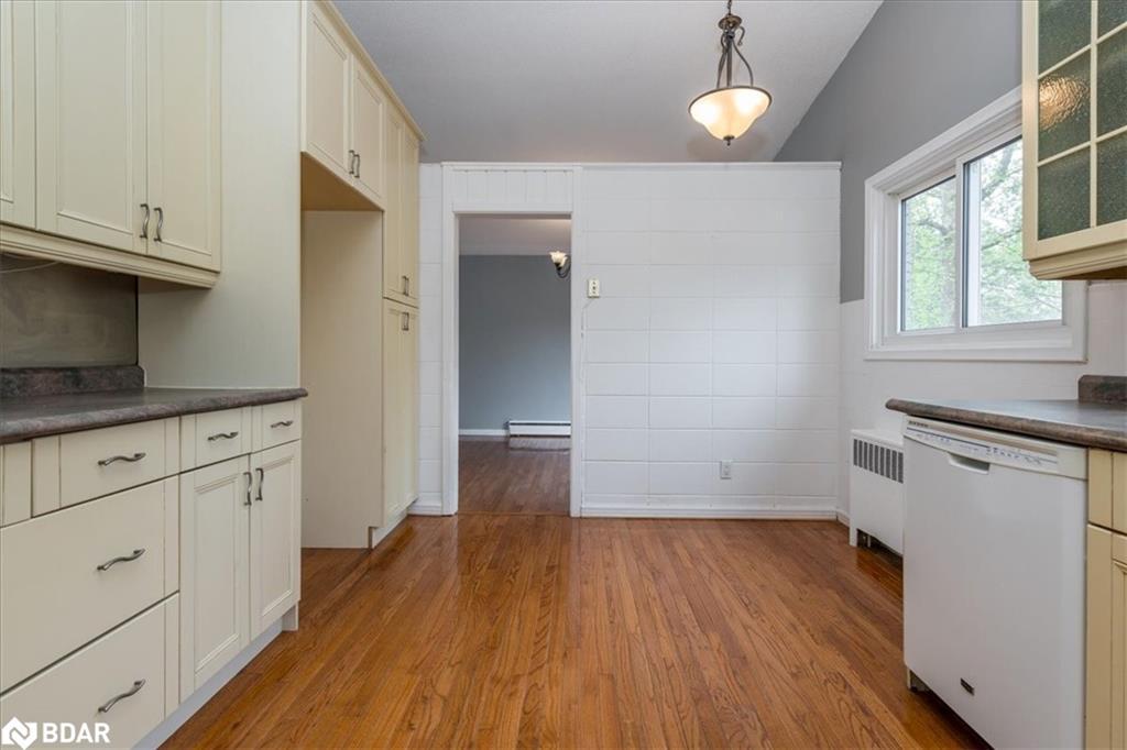 46 Eugenia Street, Barrie, ON - Indoor Photo Showing Kitchen