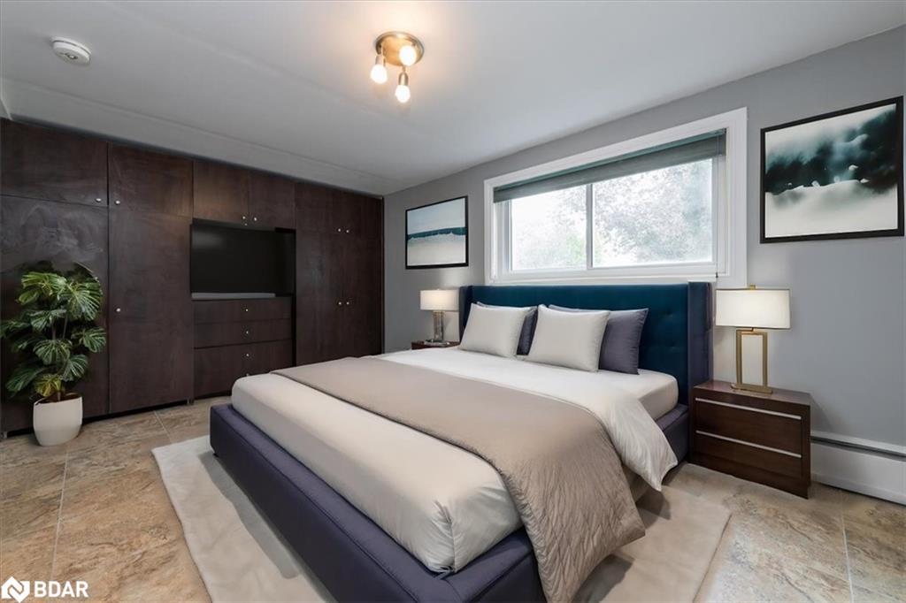 46 Eugenia Street, Barrie, ON - Indoor Photo Showing Bedroom