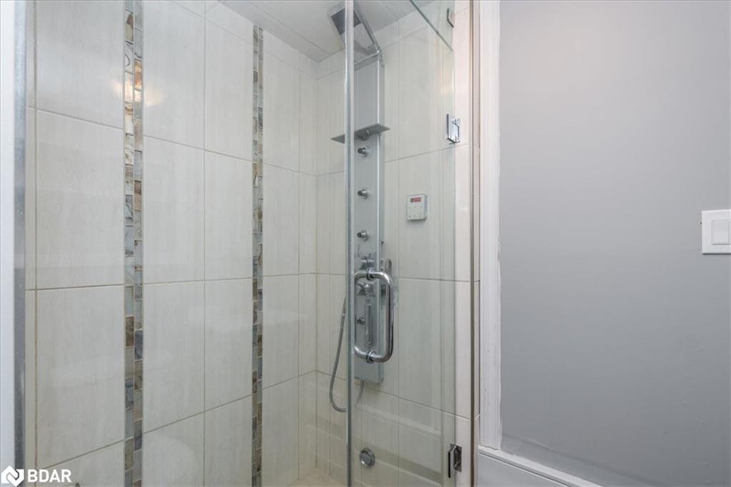 46 Eugenia Street, Barrie, ON - Indoor Photo Showing Bathroom