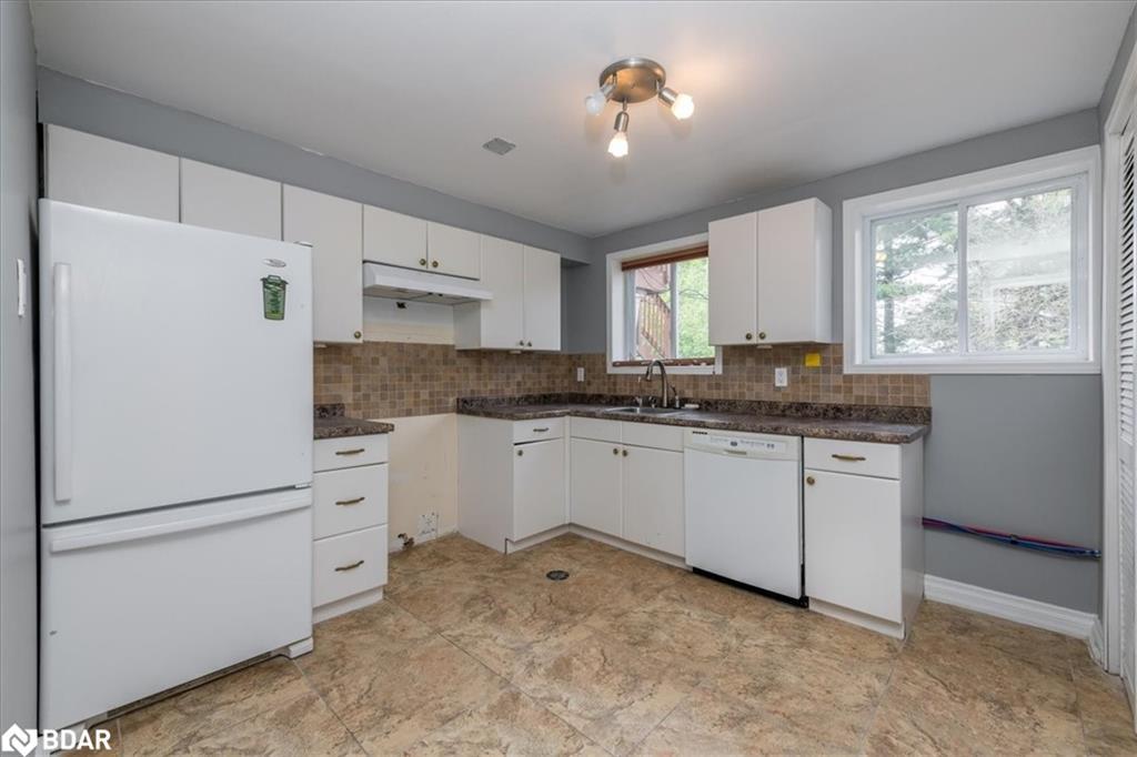 46 Eugenia Street, Barrie, ON - Indoor Photo Showing Kitchen