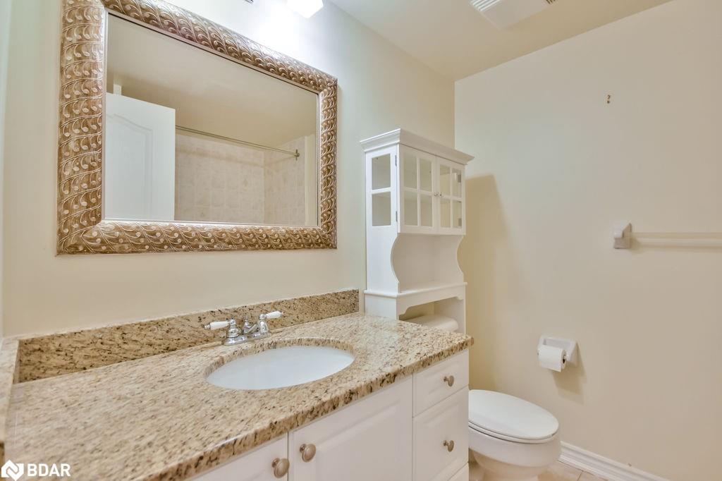14-39 Coulter Street, Barrie, ON - Indoor Photo Showing Bathroom