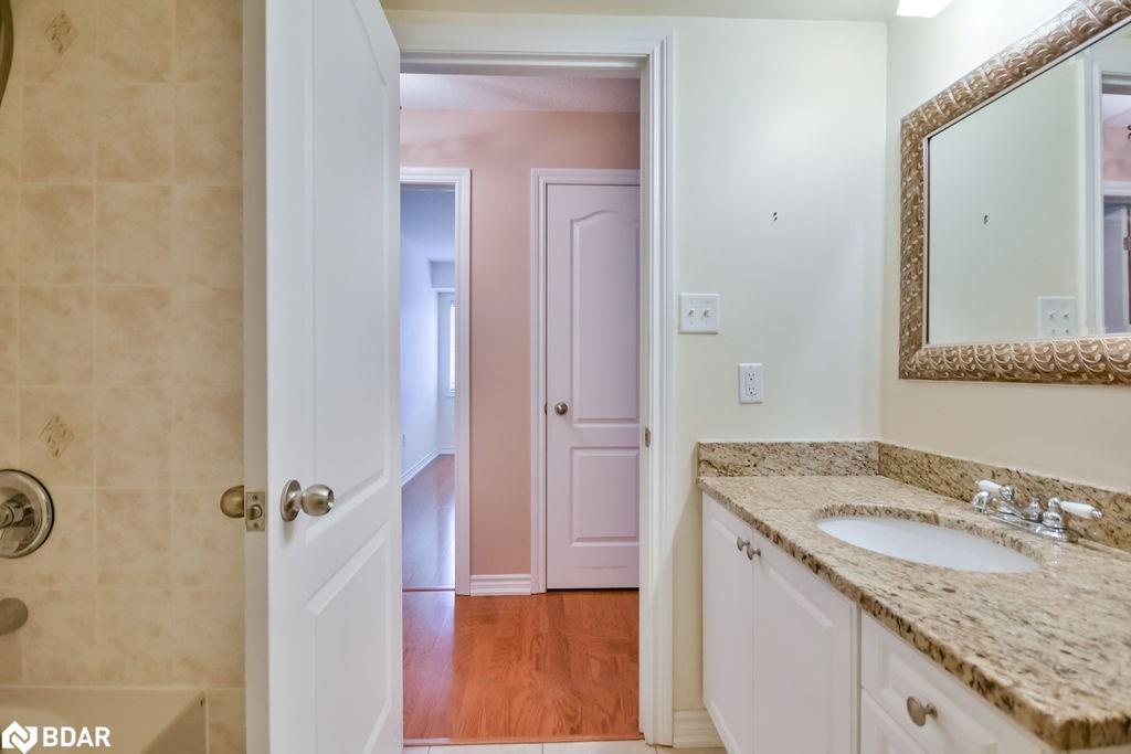 14-39 Coulter Street, Barrie, ON - Indoor Photo Showing Bathroom