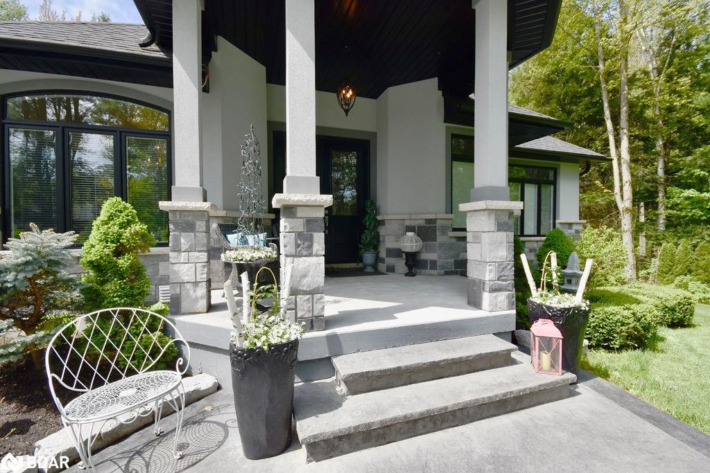 2 Sycamore Circle, Springwater, ON - Outdoor