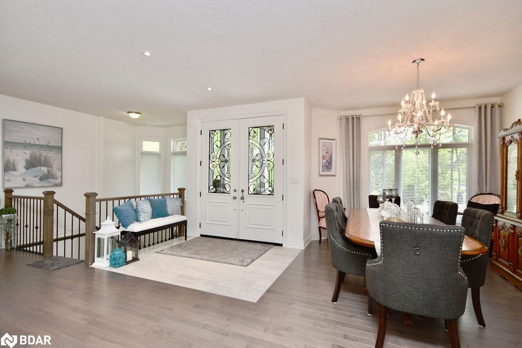 2 Sycamore Circle, Springwater, ON - Indoor Photo Showing Dining Room