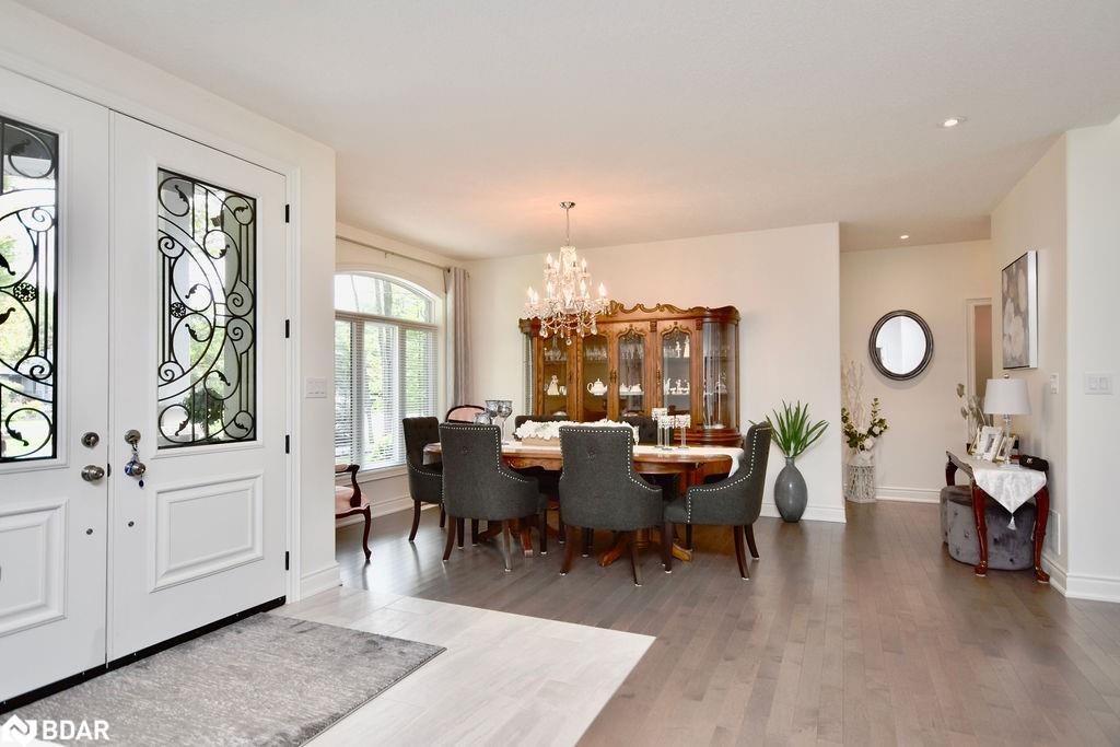 2 Sycamore Circle, Springwater, ON - Indoor Photo Showing Dining Room