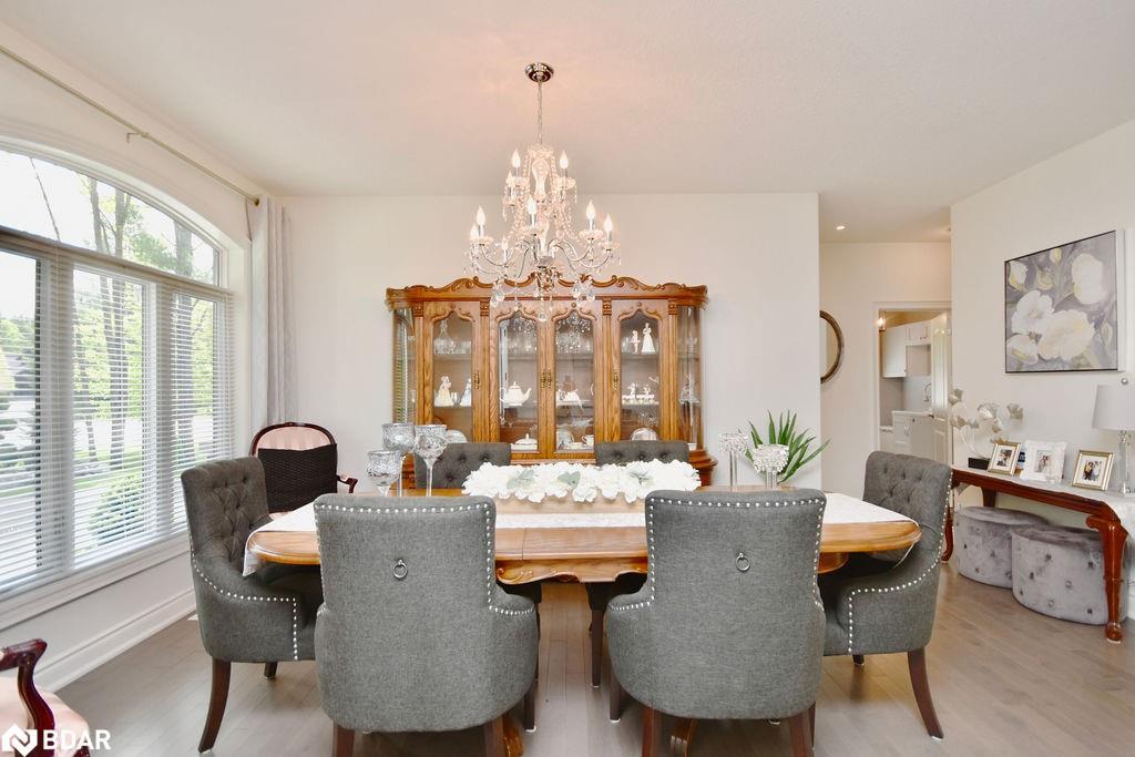2 Sycamore Circle, Springwater, ON - Indoor Photo Showing Dining Room