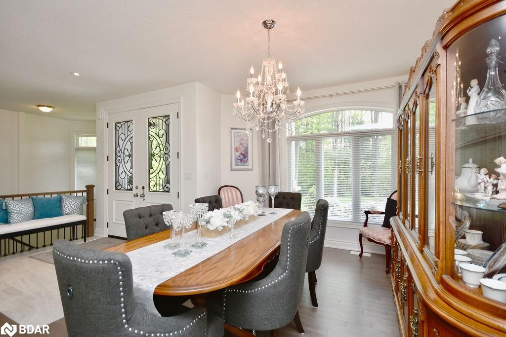 2 Sycamore Circle, Springwater, ON - Indoor Photo Showing Dining Room