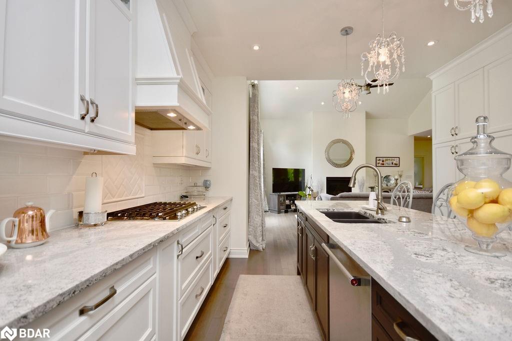 2 Sycamore Circle, Springwater, ON - Indoor Photo Showing Kitchen With Upgraded Kitchen