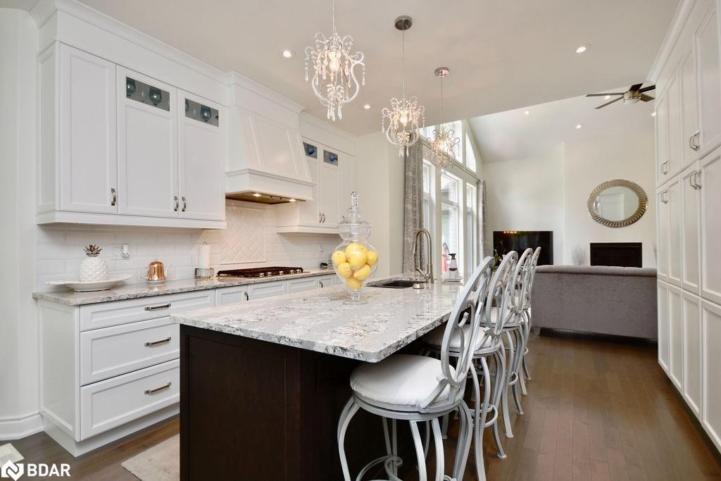 2 Sycamore Circle, Springwater, ON - Indoor Photo Showing Kitchen With Upgraded Kitchen