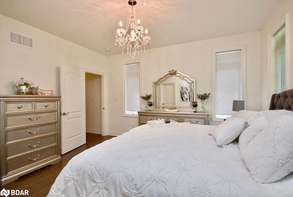 2 Sycamore Circle, Springwater, ON - Indoor Photo Showing Bedroom
