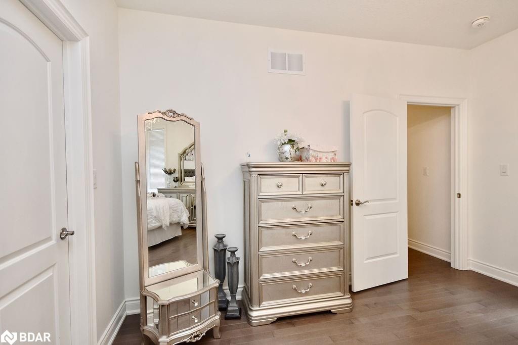 2 Sycamore Circle, Springwater, ON - Indoor