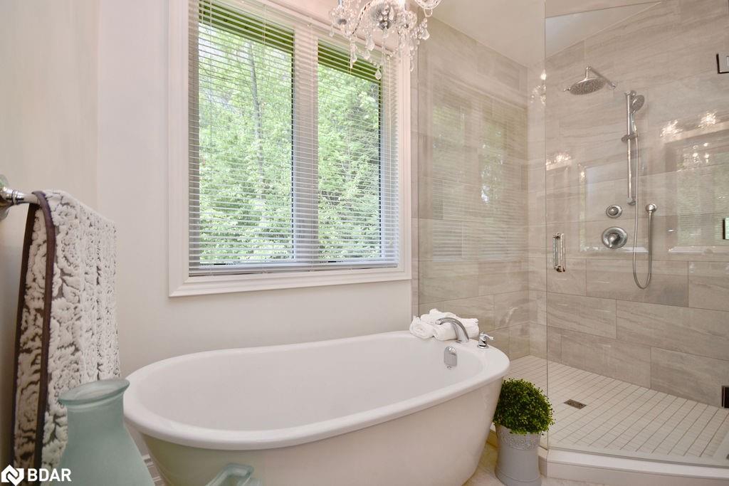 2 Sycamore Circle, Springwater, ON - Indoor Photo Showing Bathroom