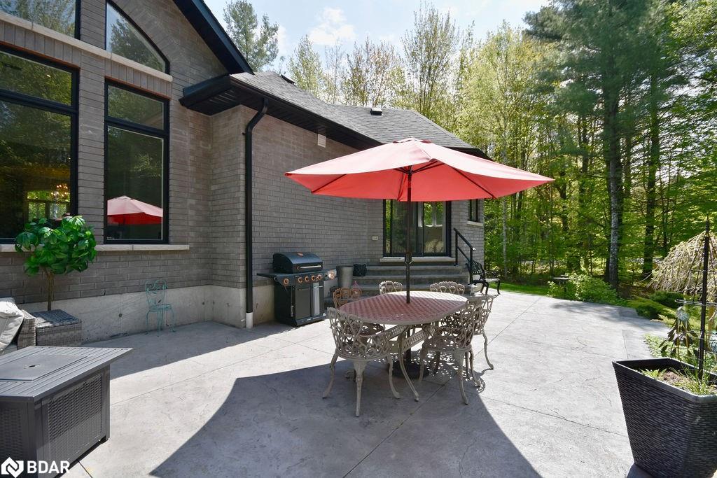 2 Sycamore Circle, Springwater, ON - Outdoor