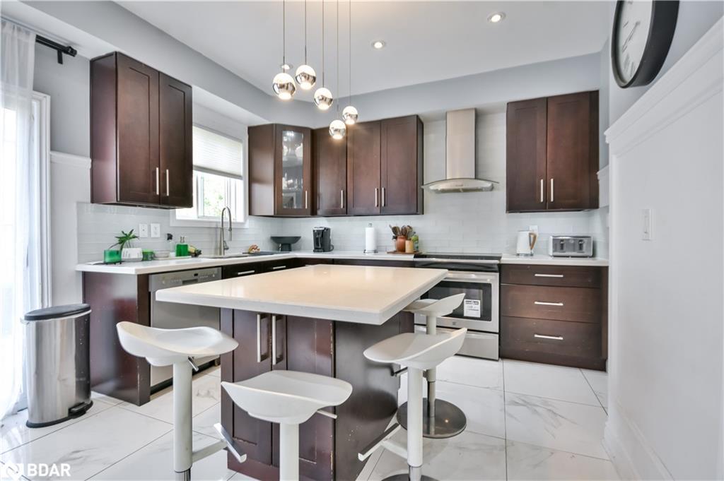 52 Elmbrook Drive, Barrie, ON - Indoor Photo Showing Kitchen With Upgraded Kitchen