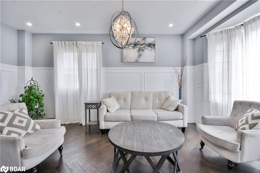 52 Elmbrook Drive, Barrie, ON - Indoor Photo Showing Living Room