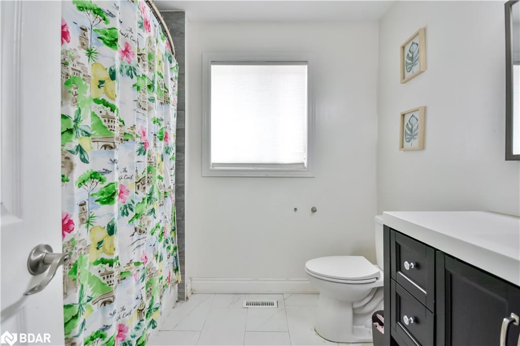 52 Elmbrook Drive, Barrie, ON - Indoor Photo Showing Bathroom