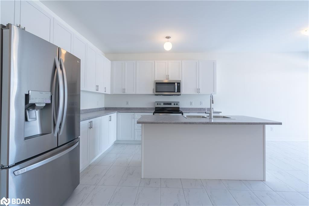 220 Ramblewood Drive, Wasaga Beach, ON - Indoor Photo Showing Kitchen