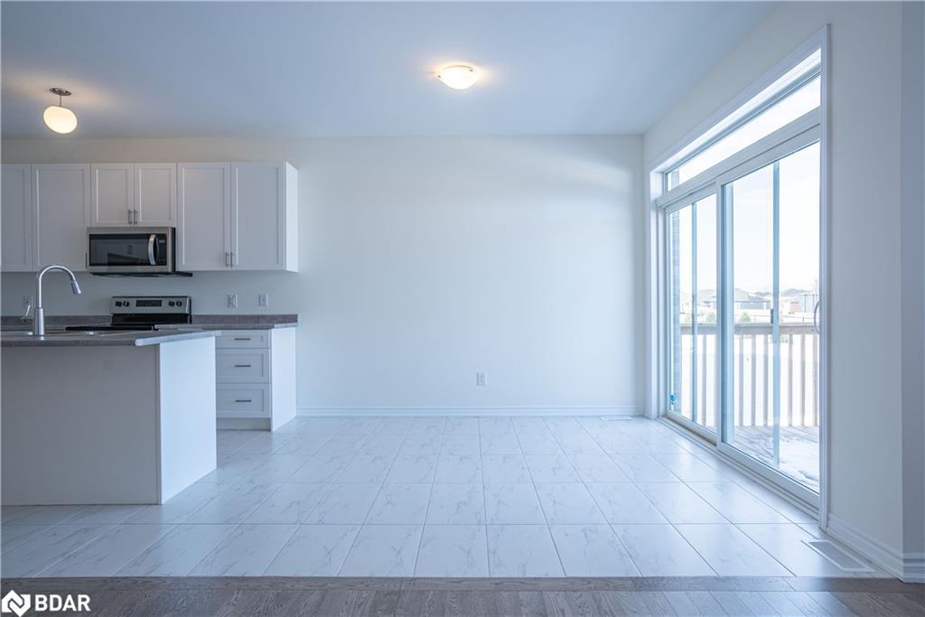 220 Ramblewood Drive, Wasaga Beach, ON - Indoor Photo Showing Kitchen
