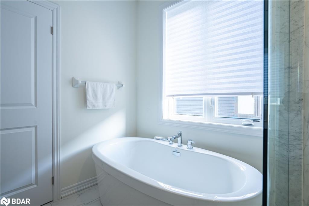 220 Ramblewood Drive, Wasaga Beach, ON - Indoor Photo Showing Bathroom
