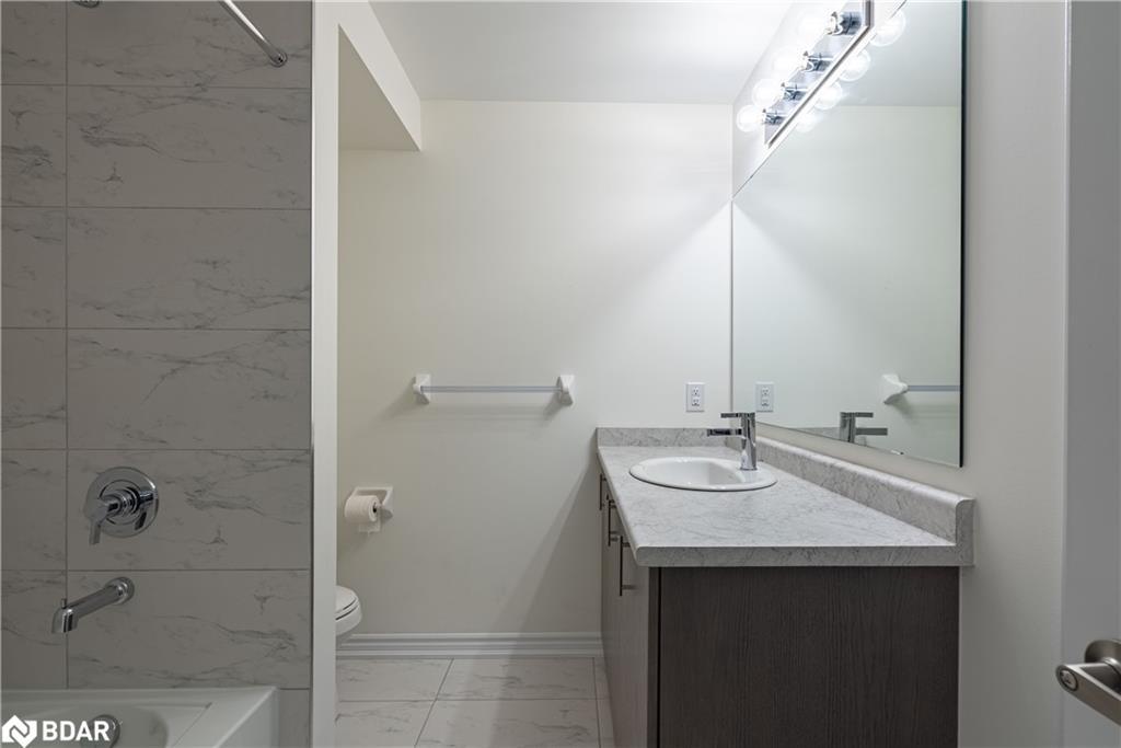 220 Ramblewood Drive, Wasaga Beach, ON - Indoor Photo Showing Bathroom