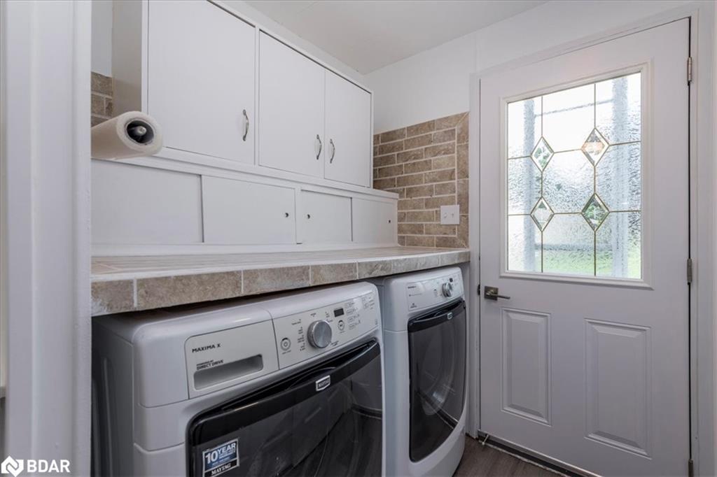 25 Hawthorne Drive, Innisfil, ON - Indoor Photo Showing Laundry Room