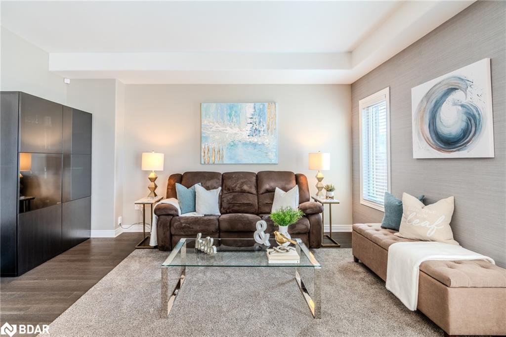 7787 Hanniwell Street, Niagara Falls, ON - Indoor Photo Showing Living Room