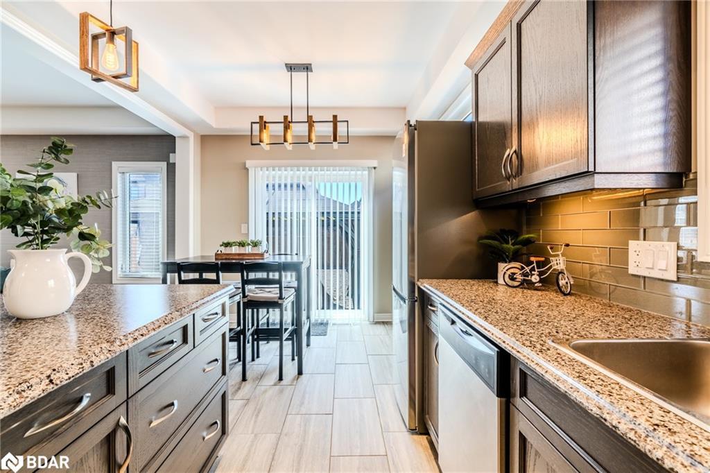 7787 Hanniwell Street, Niagara Falls, ON - Indoor Photo Showing Kitchen