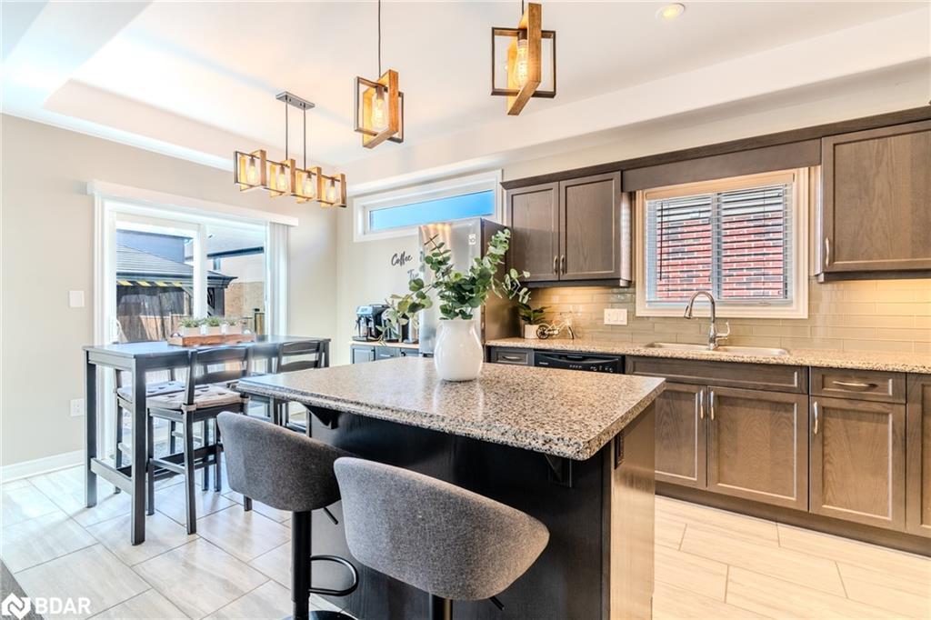 7787 Hanniwell Street, Niagara Falls, ON - Indoor