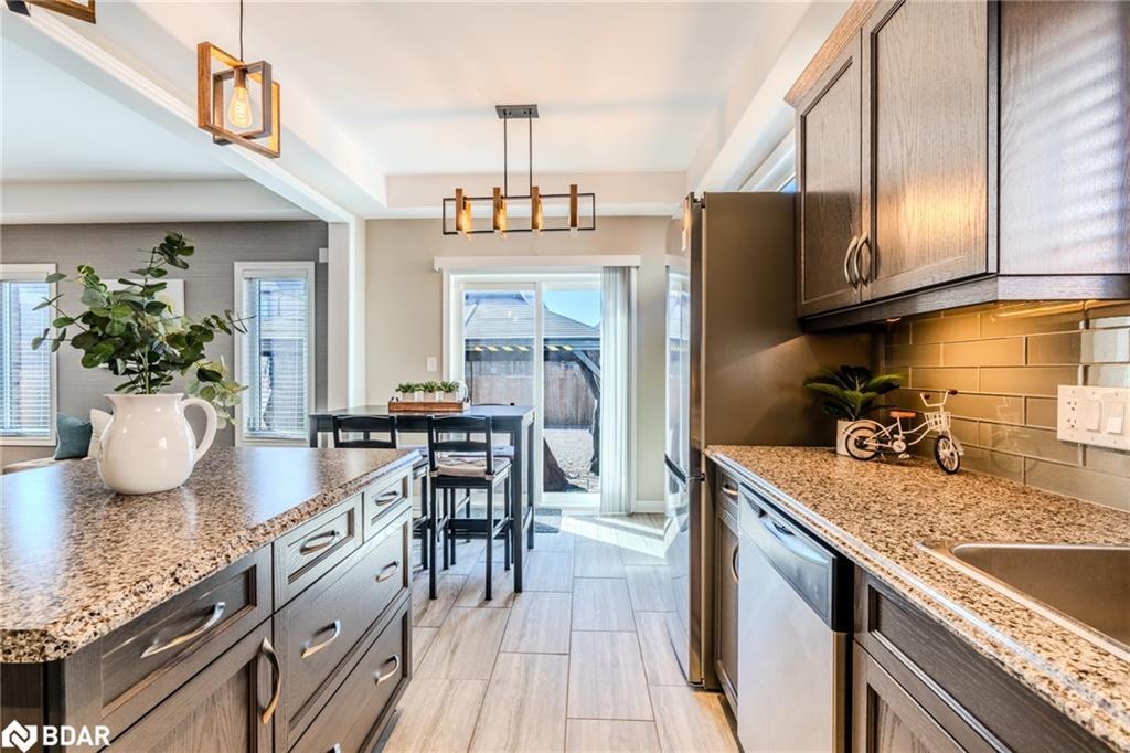 7787 Hanniwell Street, Niagara Falls, ON - Indoor Photo Showing Kitchen