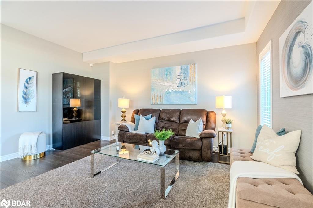 7787 Hanniwell Street, Niagara Falls, ON - Indoor Photo Showing Living Room