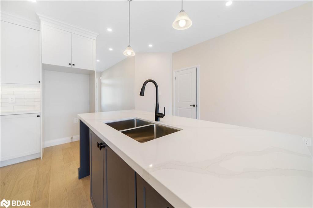 127 Ritchie Crescent, Springwater, ON - Indoor Photo Showing Kitchen With Double Sink