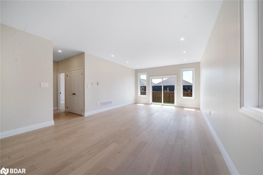 127 Ritchie Crescent, Springwater, ON - Indoor With Fireplace