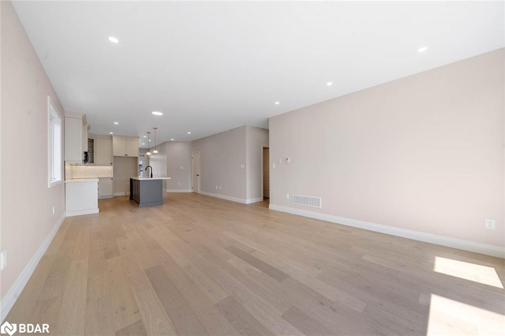 127 Ritchie Crescent, Springwater, ON - Indoor Photo Showing Other Room