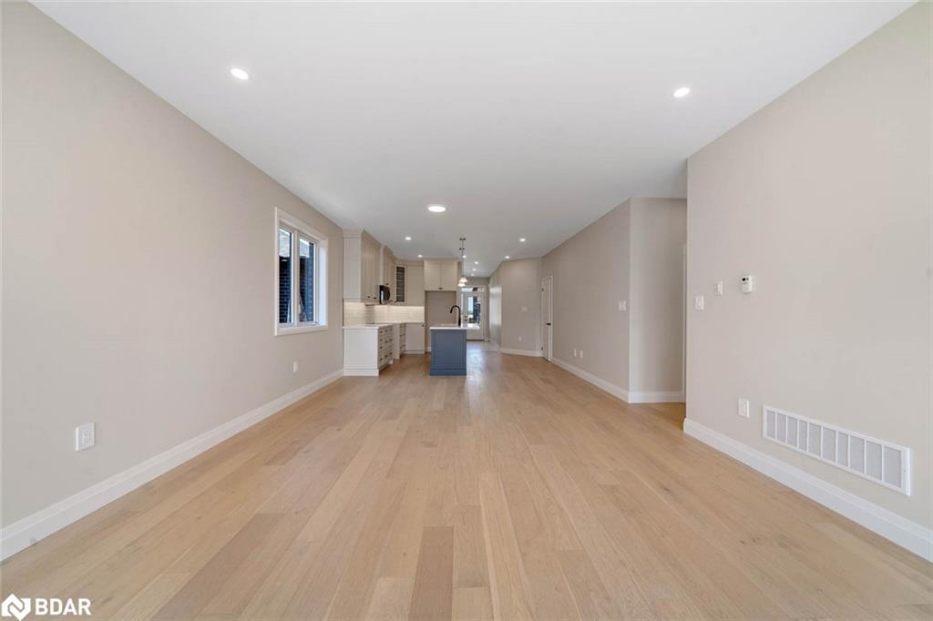 127 Ritchie Crescent, Springwater, ON - Indoor Photo Showing Other Room