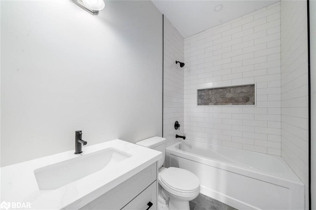 127 Ritchie Crescent, Springwater, ON - Indoor Photo Showing Bathroom