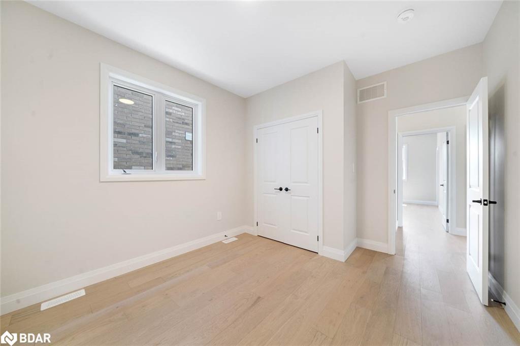 127 Ritchie Crescent, Springwater, ON - Indoor Photo Showing Other Room