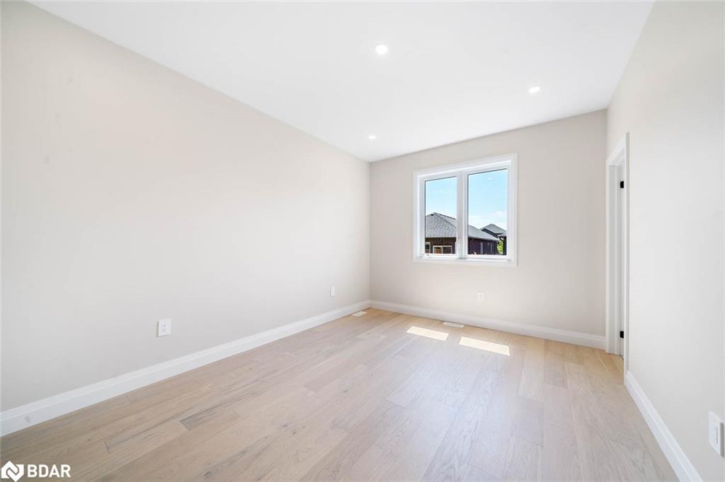 127 Ritchie Crescent, Springwater, ON - Indoor Photo Showing Other Room