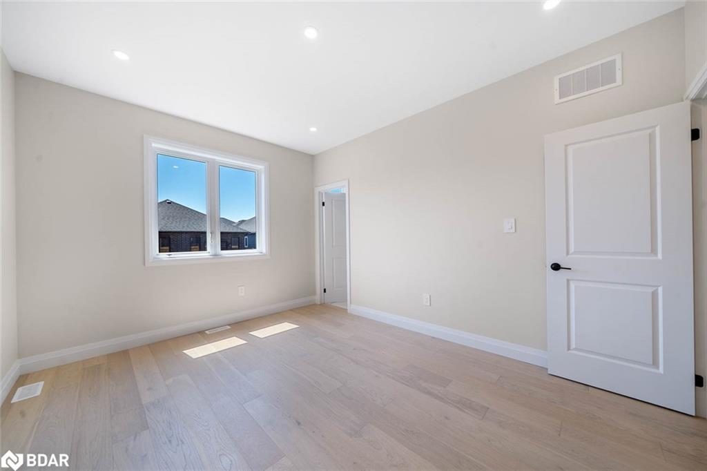 127 Ritchie Crescent, Springwater, ON - Indoor Photo Showing Other Room